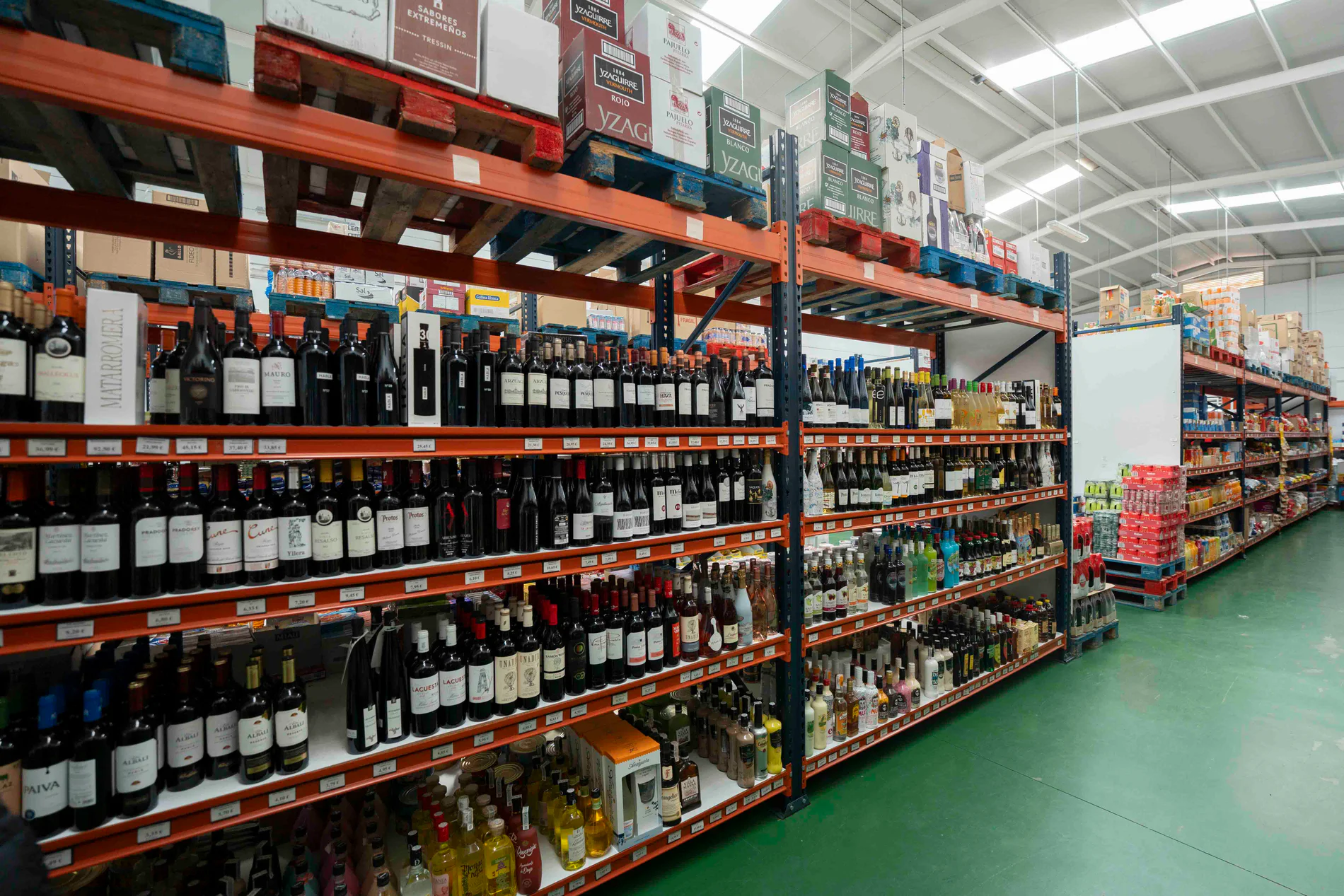 Zona de alimentación y bebidas de Cash Boina