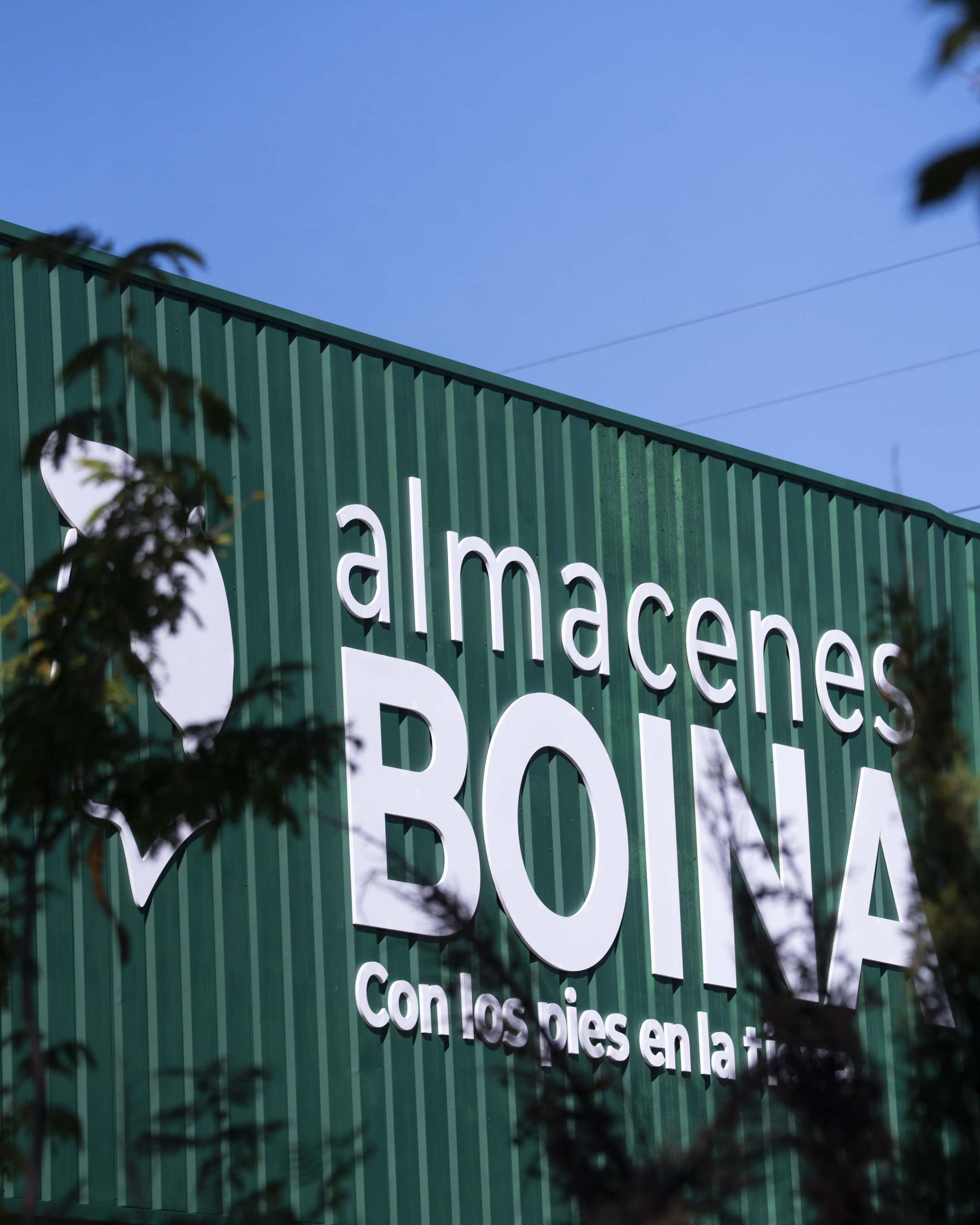 Rótulo de Almacenes Boina en la fachada del centro de Plasencia