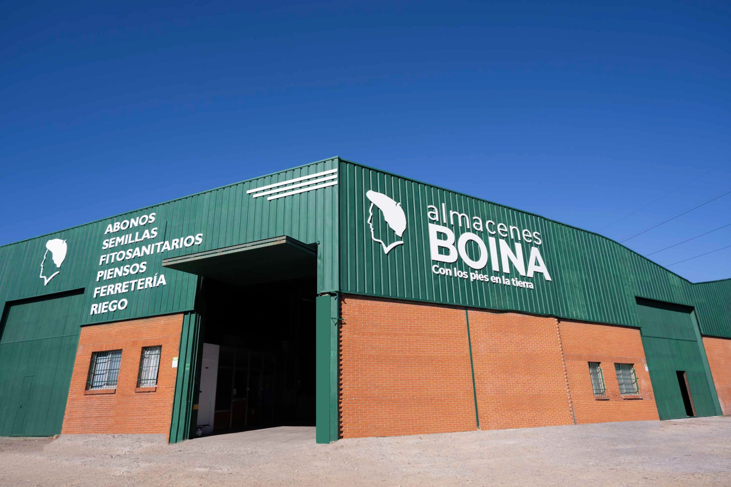 Fachada general de Almacenes Boina Plasencia
